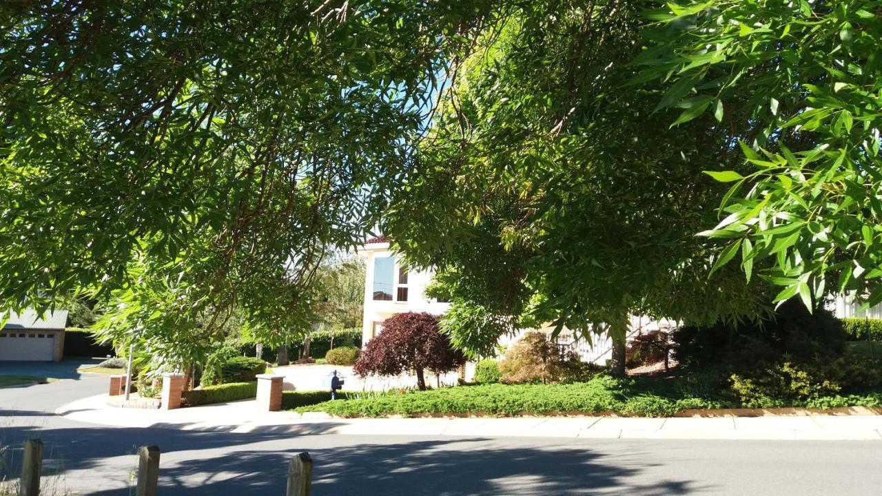 Sweet Home By The Golf Course Canberra Exterior photo