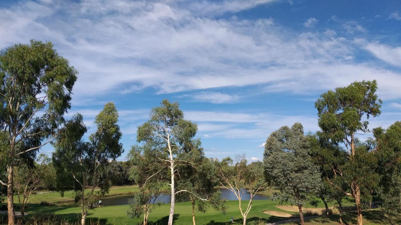 Sweet Home By The Golf Course Canberra Exterior photo