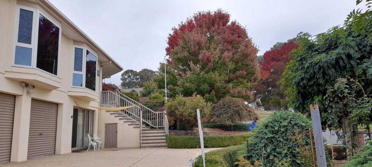 Sweet Home By The Golf Course Canberra Exterior photo