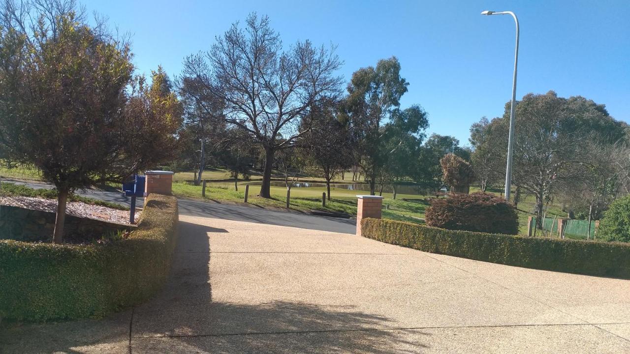 Sweet Home By The Golf Course Canberra Exterior photo