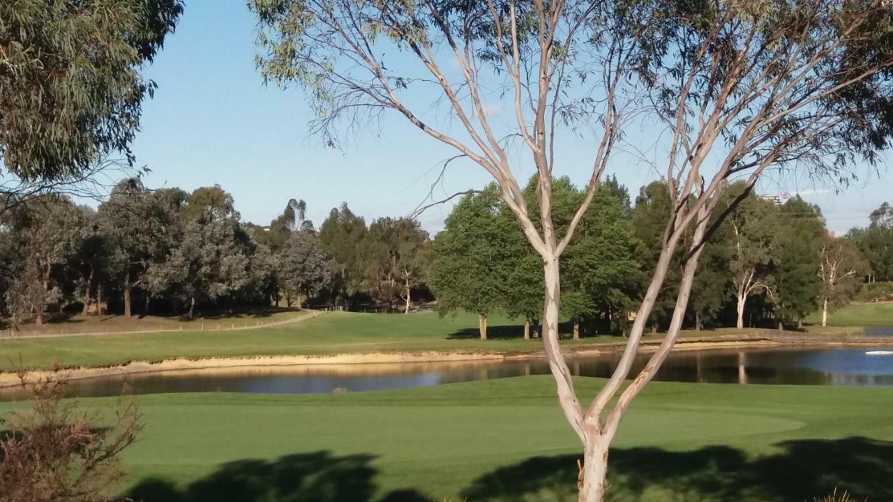 Sweet Home By The Golf Course Canberra Exterior photo