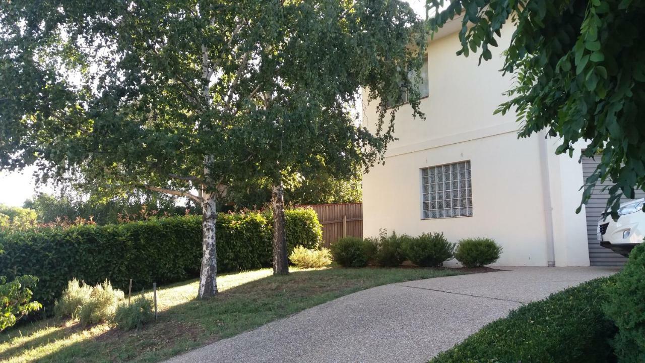 Sweet Home By The Golf Course Canberra Exterior photo